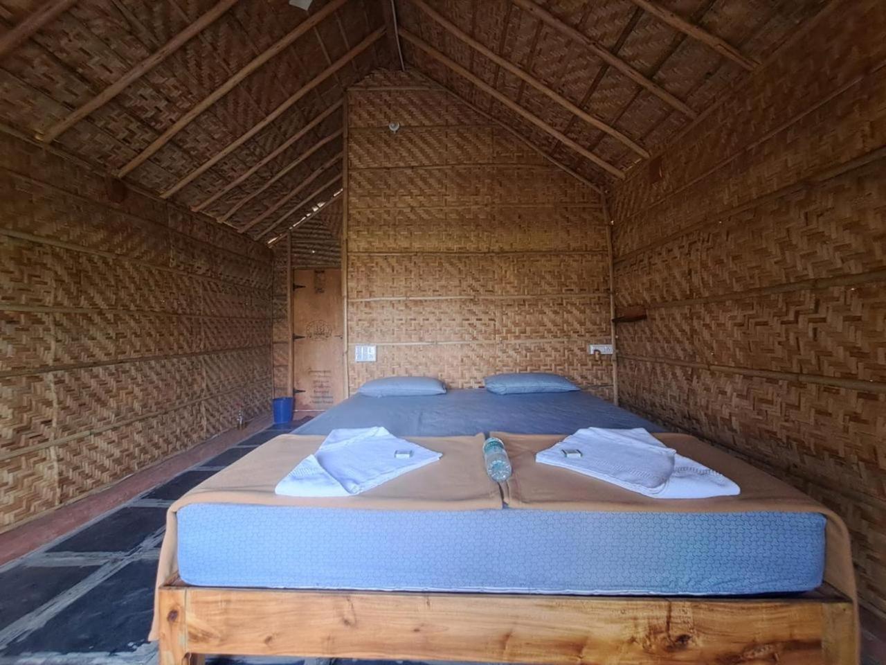 Hampi Rasta Cafe Hotel Ngoại thất bức ảnh