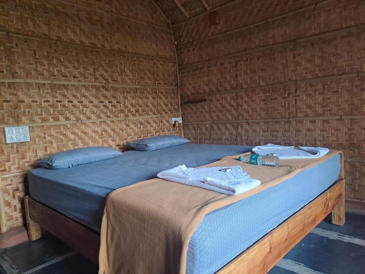 Hampi Rasta Cafe Hotel Ngoại thất bức ảnh